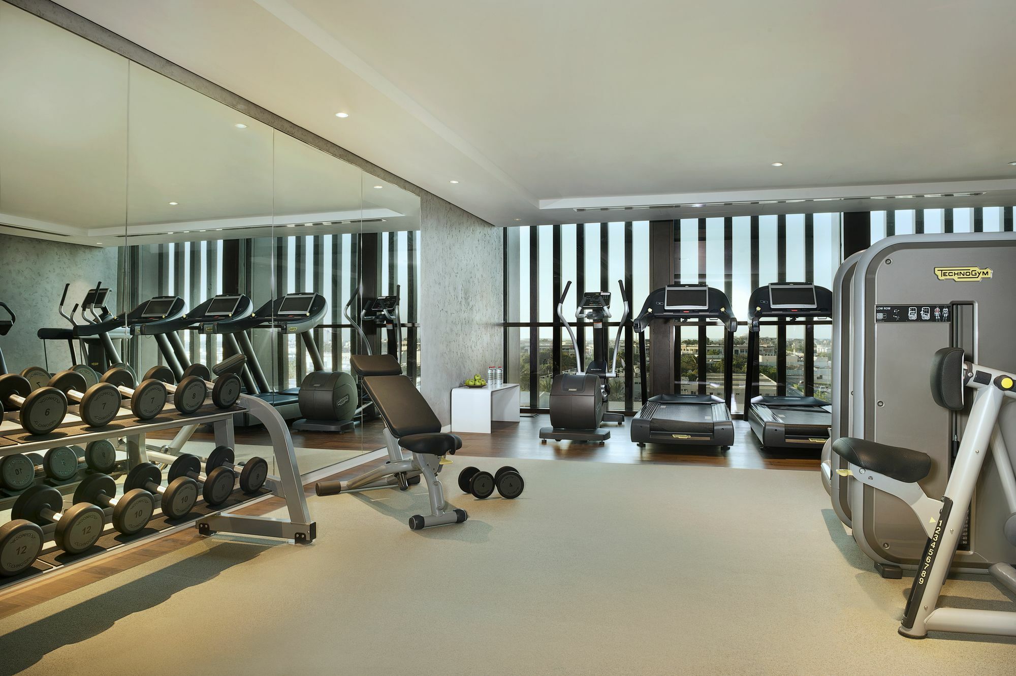 La Ville Hotel & Suites City Walk Dubai, Autograph Collection Zewnętrze zdjęcie The gym at the hotel